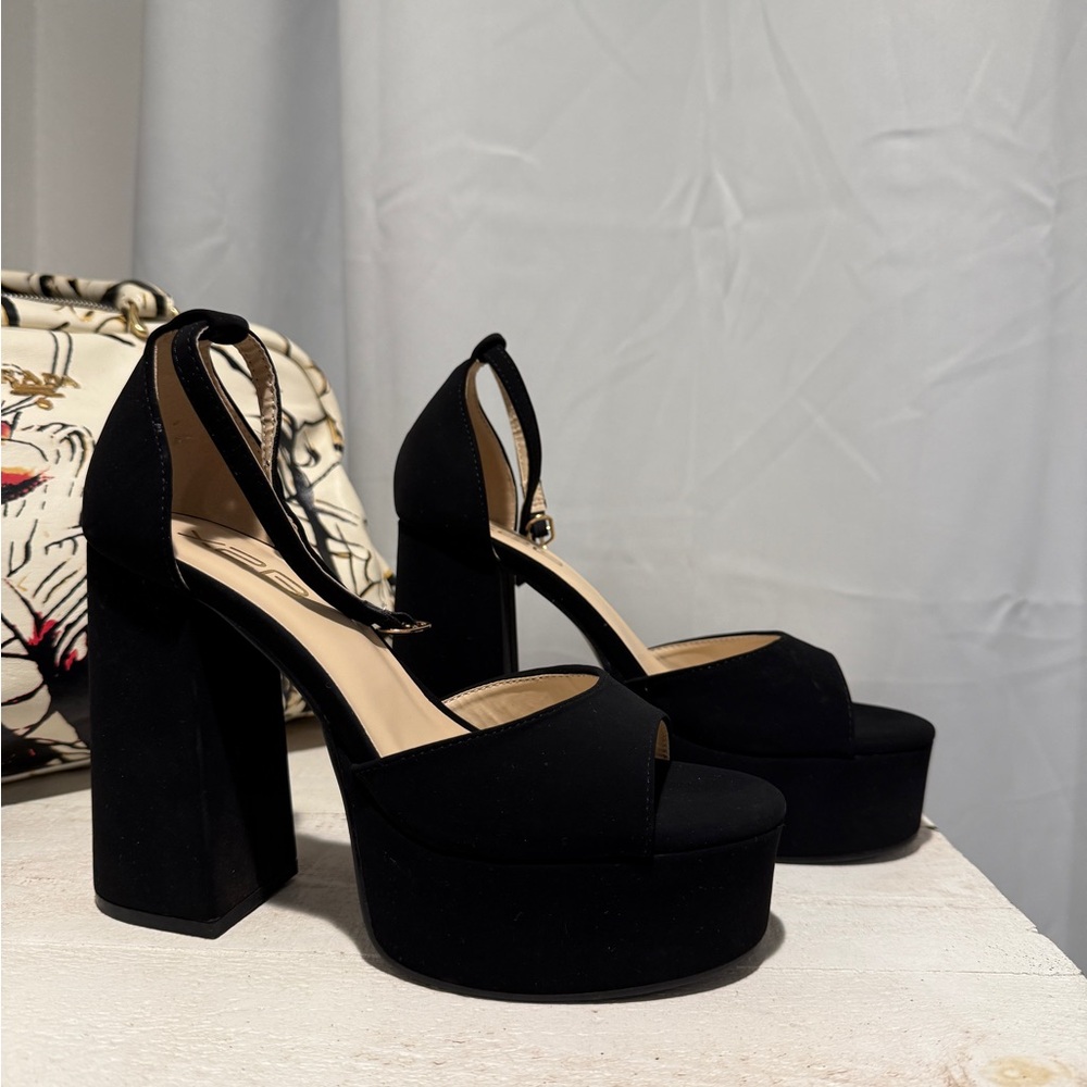 Black platform pumps